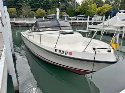1985 Mako 258 cuddy