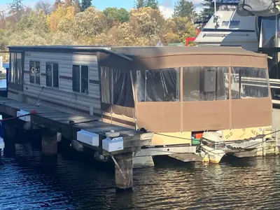 38’ Patio Cruiser aluminum pontoon boat