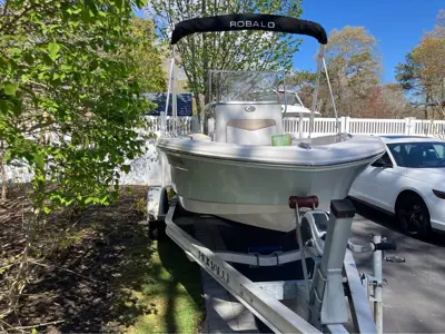 2017 Robalo r16
