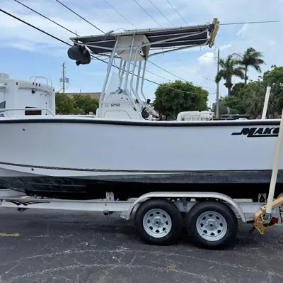 2005 Mako 21' Boat