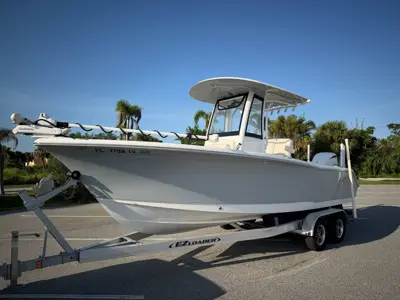2024 Sea Hunt Ultra 239 SE *Only 3 Hours*