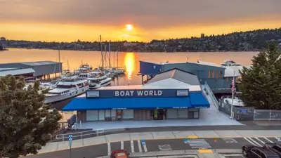 COVERED AND UNCOVERED MOORAGE IN SOUTH LAKE UNION - BOATWORLD MARINA