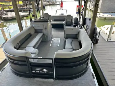 Bennington 23 L Pontoon Boat