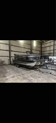 2021 Bennington 200hp & trailer Sx22 & trailer (only 317hrs)
