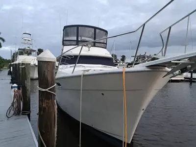 DIESEL MOTOR YACHT 1900 hrs. twin 175 HP Hino's Cruise at 18 MPH