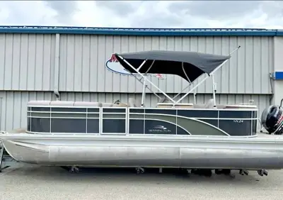 2017 Bennington 24 SPDX / 115 HP 399 HRS