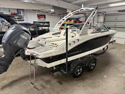 2025 Chaparral 21 SSI Ski & Fish - Brand new!