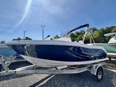 2026 Robalo r180