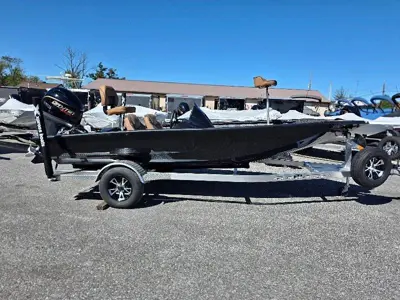 2027 Xpress H17 Bass Boat, Yamaha Vmax 90 SHO
