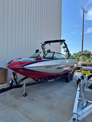 2016 Moomba Mojo Wake surf Boat w/ Trailer