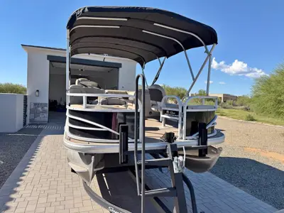 2019 SunTracker 24 pontoon