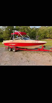 2004 Rinker Captiva 212