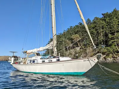 32' Camper & Nicholson sailboat