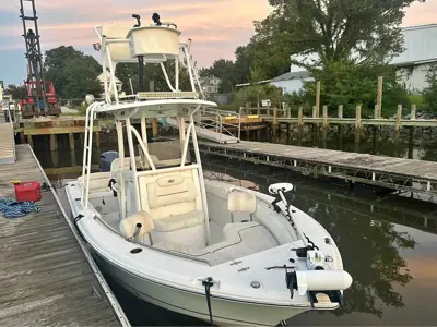 Sea Hunt Ultra 211 Center Console Boat