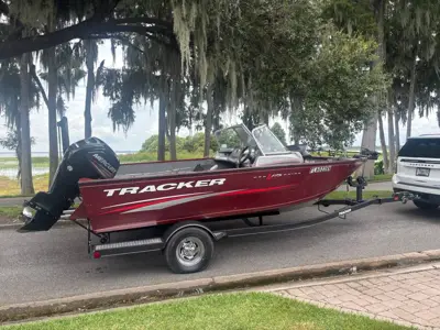 2018 tracker combo 18ft 115hp engine with only 110 hours