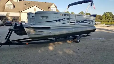 2008 22ft. Crest Pontoon Boat