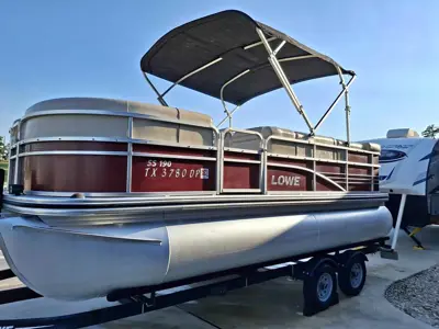 Lowe 190SS Pontoon Boat ONLY 25 HOURS