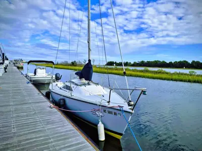 1989 Catalina Capri 22 Sailboat- Yamaha 4hp- New Sails- Southport NC