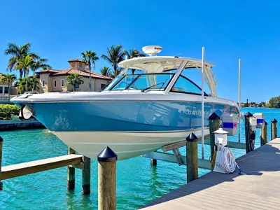 2016 Boston Whaler Vantage