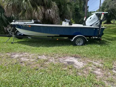 Maverick Deluxe 18 Flats Boat 40hrs