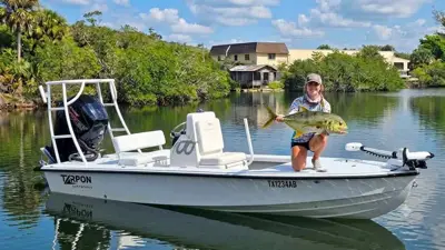 2022 19 Tarpon bay center console flats boat