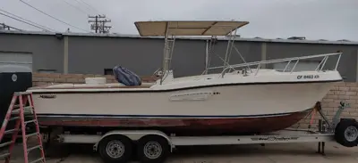 1991 Mako 286 side console Diesels project TRADE