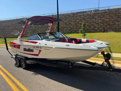 2022 MALIBU 23 MXZ - SHOWROOM CLEAN/INCLUDES TRAILER