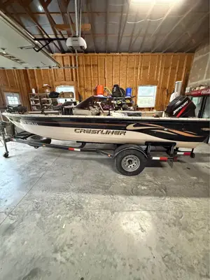 2002 Crestliner 1750 fish hawk