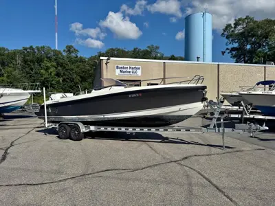 2022 Windy SR28 CC Center Console