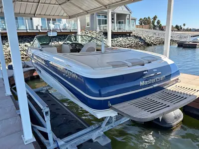 2000 Mastercraft Maristar 210