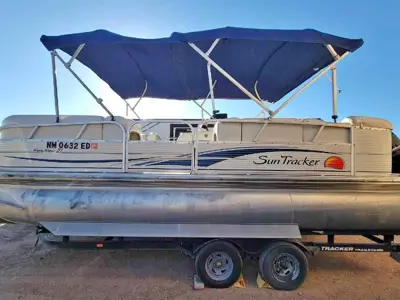 2009 21 ft party barge pontoon boat