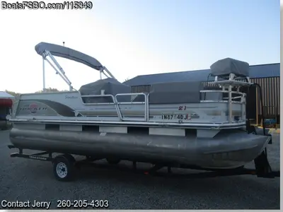 2002 Sun Tracker Party Barge 21 — 21ft