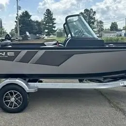 2026 Lowe Fishing Machine Walk Thru FM 1775 WT