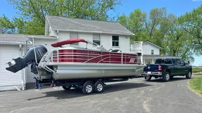 2022 Bennington Tritoon with trailer