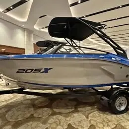 2027 Yamaha Boats 205XD