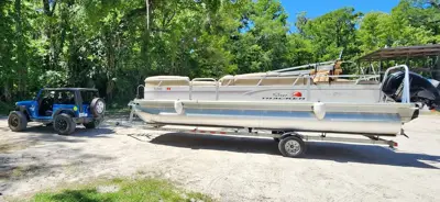 2015 Sun Tracker Party Barge 24 DLX - 150 HP 4 Stroke Mercury + Trailer