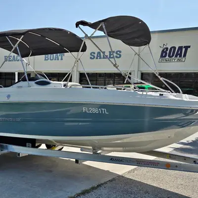 2022 Stingray 212 SC