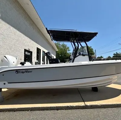 2026 Edgewater 208WM Center Console