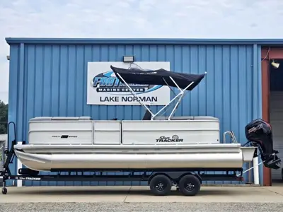 2027 Sun Tracker Party Barge 22 DLX