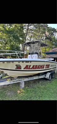 2002, 23’ Century center console boat