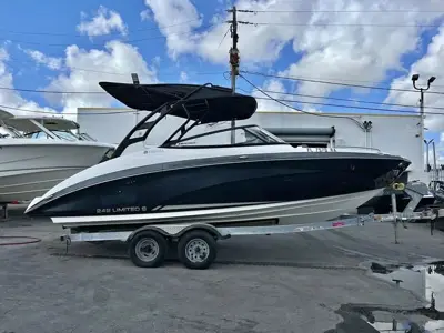 2016 Yamaha Boats 242LTD-SE