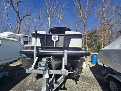 2025 Godfrey Monaco 235 SB