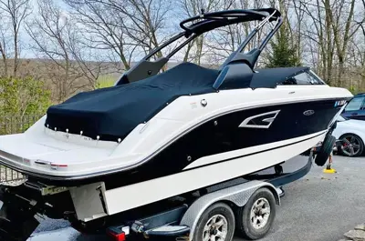 2017 Sea Ray SLX 230