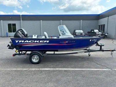 2017 Tracker Boats Pro Guide V-16 WT