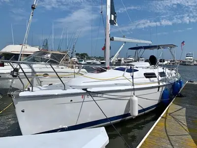 2005 HUNTER 33 SAILBOAT LOADED RACINE WI MARINA