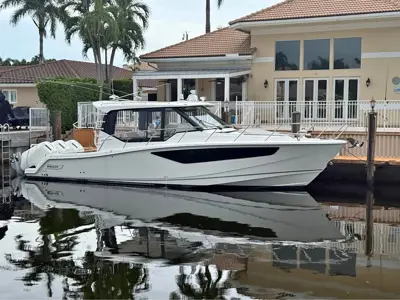 2024 Boston whaler 405 conquest