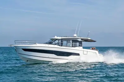 2026 Jeanneau NC 1295 Weekender Coupe NEW (42 5")