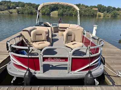 Sun Tracker Fishin' 20 Barge DLX Pontoon Boat