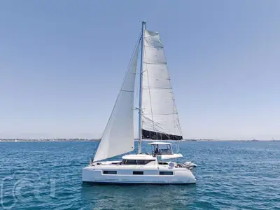 2021 Lagoon 46 fly bridge