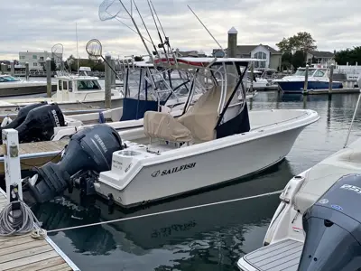 2016 SAILFISH 220 center console
